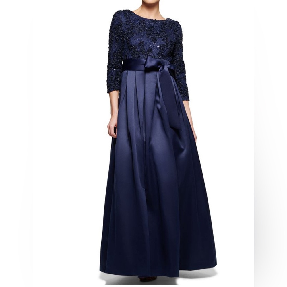 Jessica Howard Soutache Lace
Ball Gown - Small size